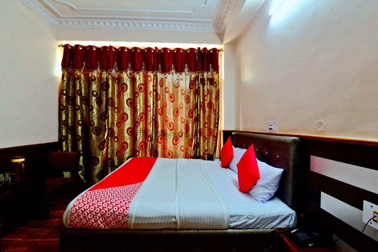 Oyo 26909 Hotel Paras 马恩迪 外观 照片