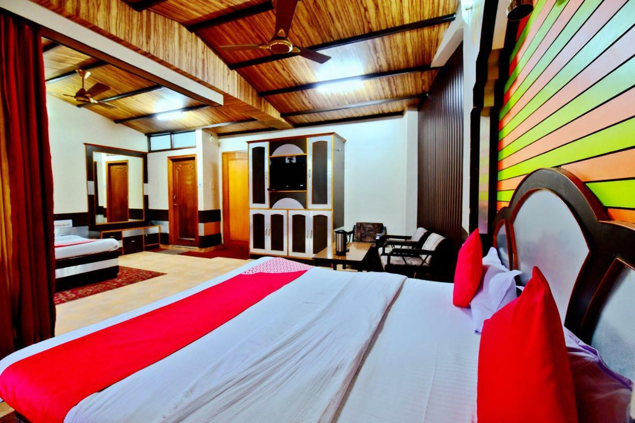 Oyo 26909 Hotel Paras 马恩迪 外观 照片