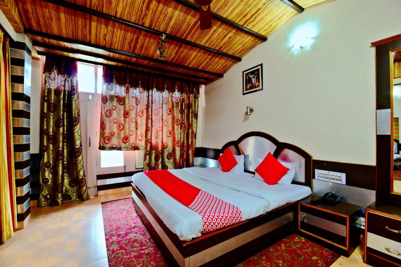 Oyo 26909 Hotel Paras 马恩迪 外观 照片