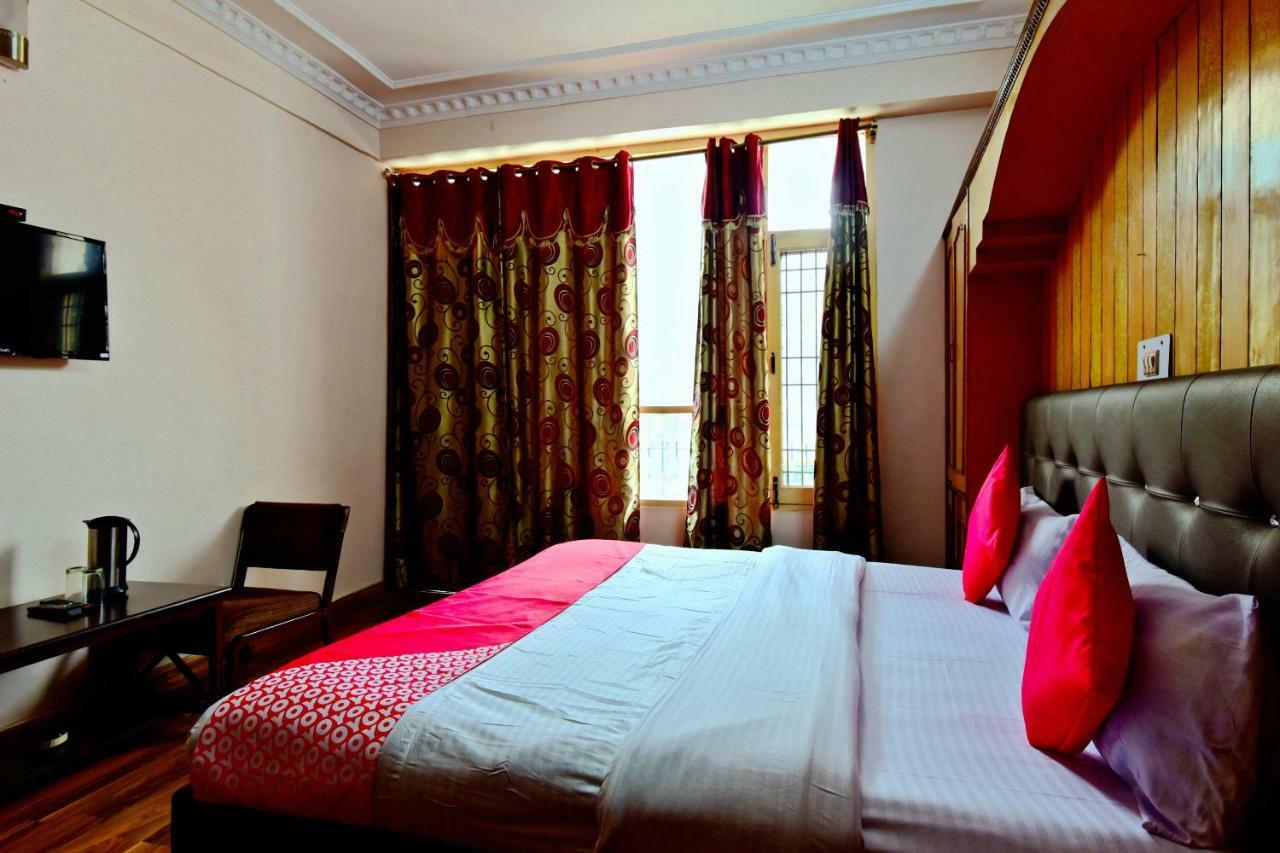 Oyo 26909 Hotel Paras 马恩迪 外观 照片