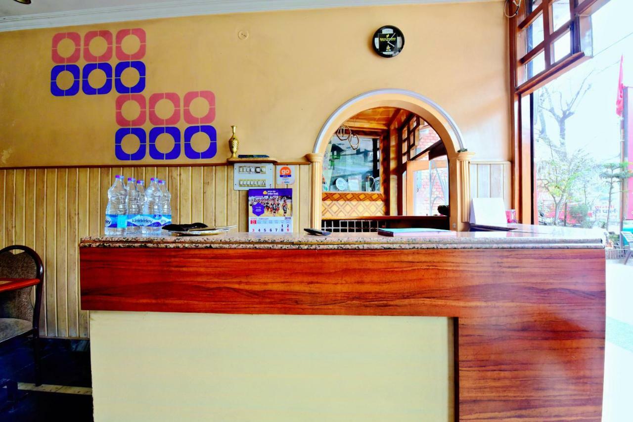 Oyo 26909 Hotel Paras 马恩迪 外观 照片