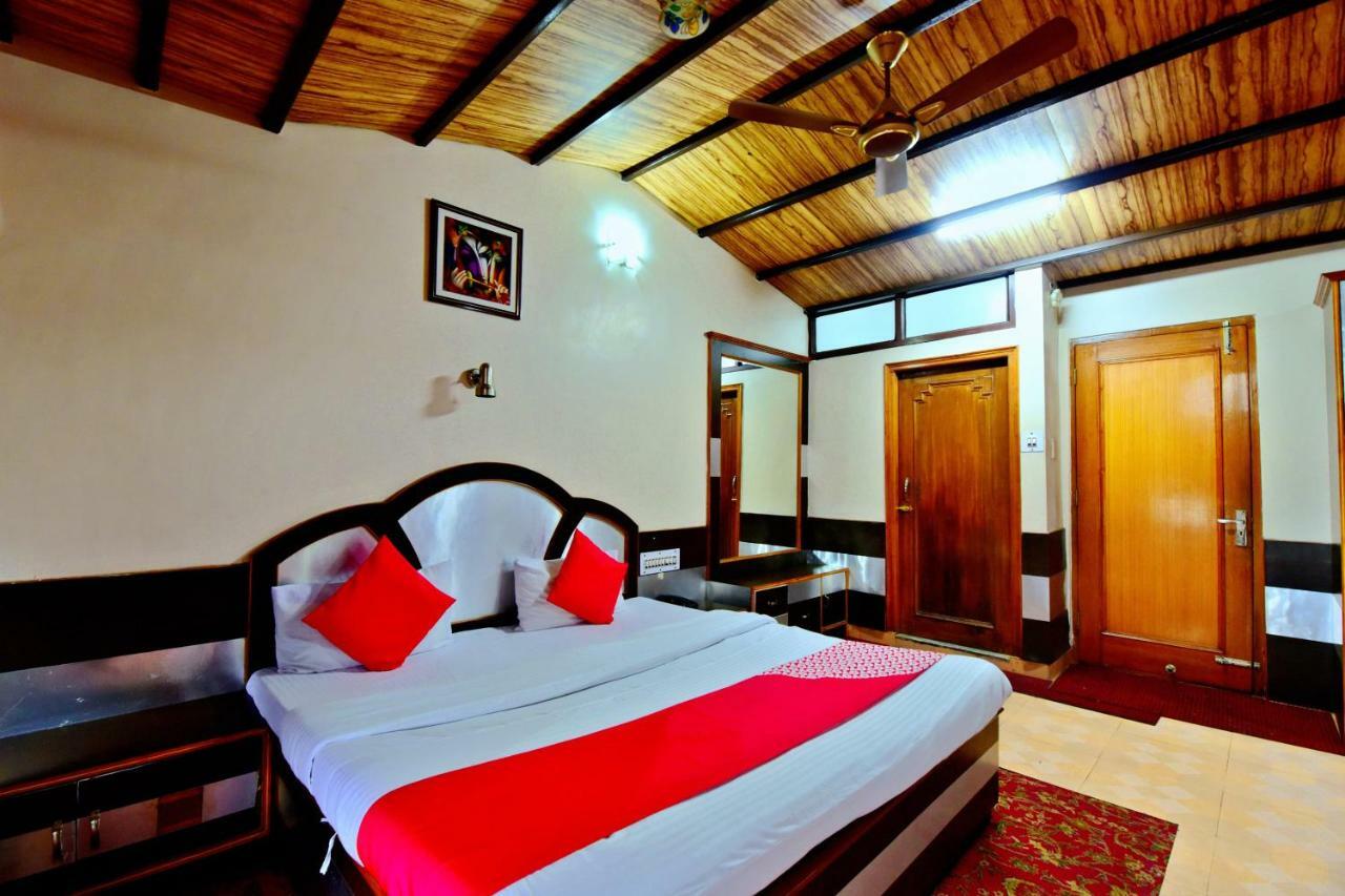 Oyo 26909 Hotel Paras 马恩迪 外观 照片